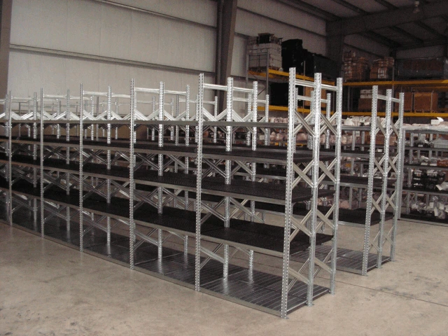 stockage en entrepot sur rayonnage